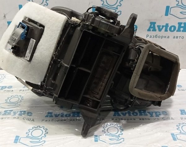Печка в сборе Chrysler 200 15-17 68223036AE