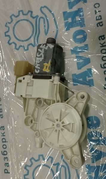 Мотор стеклоподъемника передний левый Chrysler 200 15-17 68249049AA