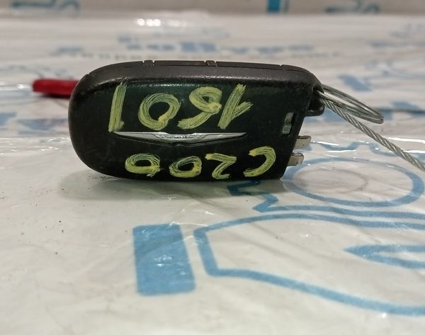 Ключ Chrysler 200 15-17 без автозапуска 68155686AB