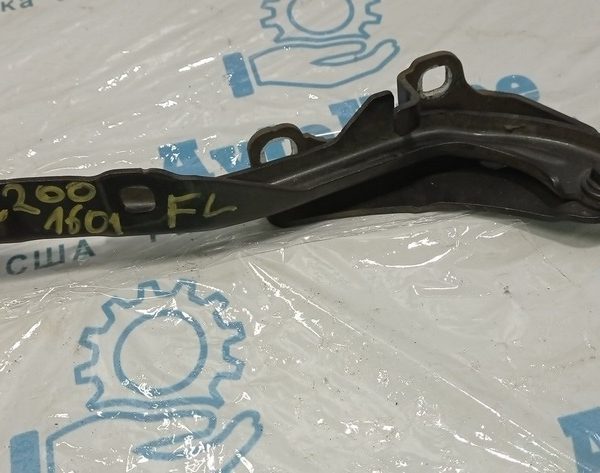 Петля капота левая Chrysler 200 15-17 68143719AA