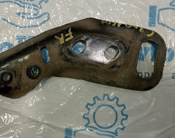 Лопух подрамника перед прав Chrysler 200 15-17 68155110AA