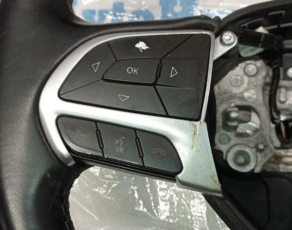 Кнопки управления (на руле) лев Chrysler 200 15-17 68146889ac