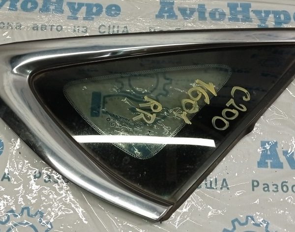 Форточка (глухое стекло) задняя правая Chrysler 200 15-17 хром 68145492AB