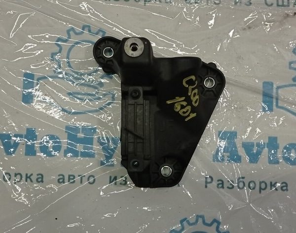 Крепление радиатора верхнее левое Chrysler 200 15-17 68376675AA