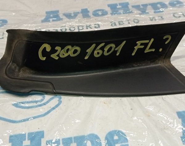 Накладка фонаря задняя левая Chrysler 200 15-17 68195637AC