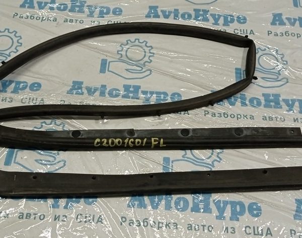 Уплотнитель капота Chrysler 200 15-17 длинный (01) надрыв 68144970AB