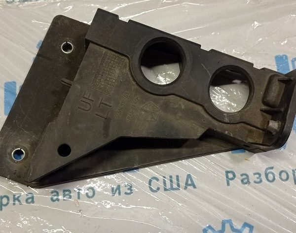 Кронштейн радиатора нижний правый Chrysler 200 15-17 68376655AA