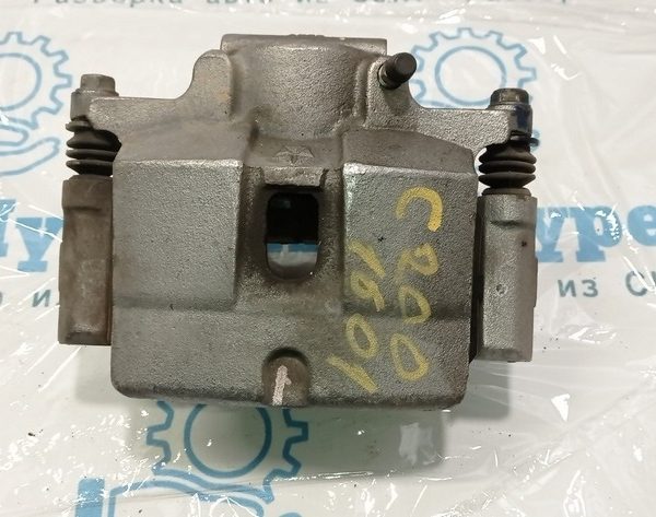 Суппорт перед лев Chrysler 200 15-17 68245321AB