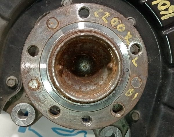 Ступица зад лев Chrysler 200 15-17 fwd 68155868AB