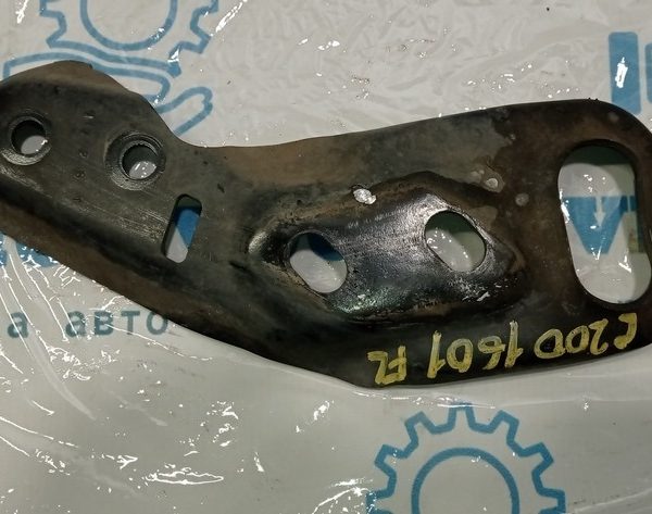 Лопух подрамника перед лев Chrysler 200 15-17 68155111AA