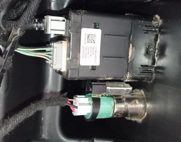 UF Media Module USB/AUX Chrysler 200 15-17 68166001AB