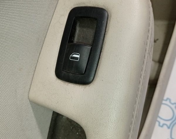 Управление стеклоподъемником зад лев Chrysler 200 15-17 56046555AC
