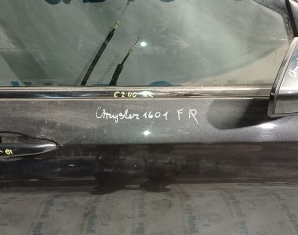 Молдинг дверь-стекло центральный перед прав Chrysler 200 15-17 хром 68144974AC