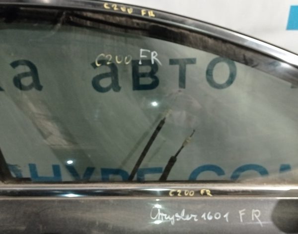 Стекло двери перед прав Chrysler 200 15-17 Стекло двери перед