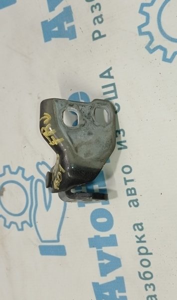 Петля двери нижняя передняя правая Chrysler 200 15-17 68214360AC