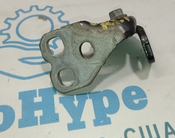 Петля двери верхняя задняя левая Chrysler 200 15-17 68214359AC