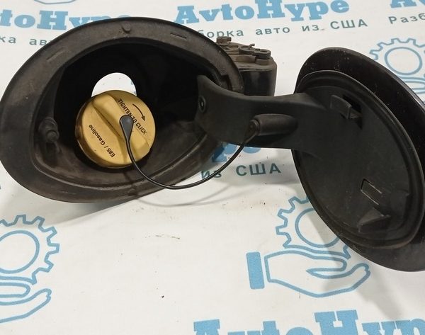 Корпус лючка бензобака Chrysler 200 15-17 68137577AA