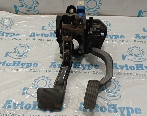 Педаль газа Chrysler 200 15-17 4581697AA