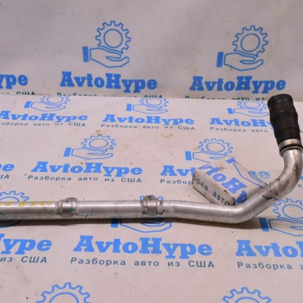 Патрубок охлаждения верхний Jeep Cherokee KL 14- 3.2 зад 68102127AC