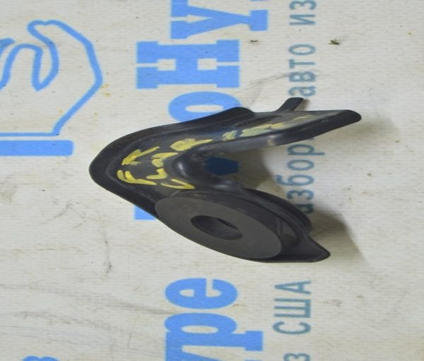 Кронштейн радиатора инвертора верхний правый Honda Clarity 18-21 usa металл+ резина 1J085-5WJ-A00