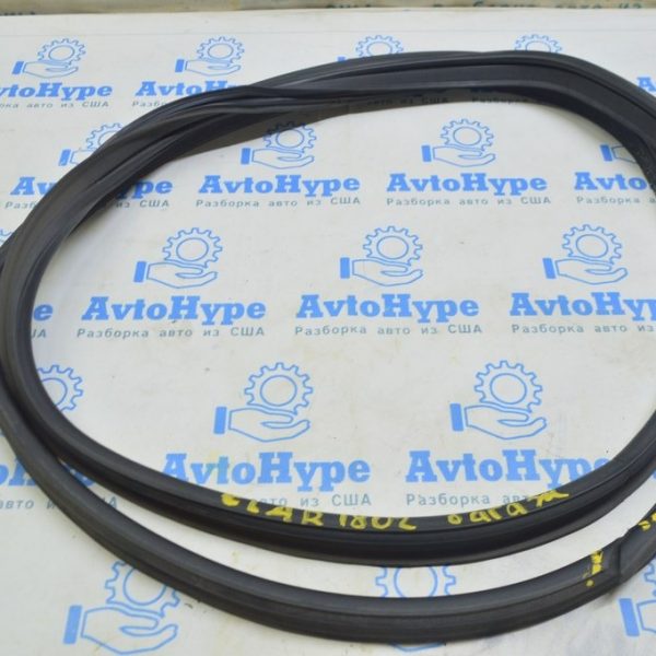 Уплотнитель крышки багажника Honda Clarity 18-21 usa (02) порван 74865-TRT-A01