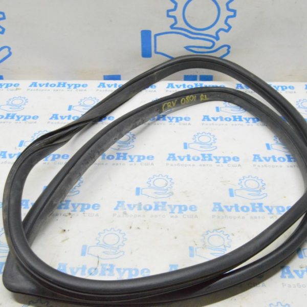 Уплотнитель дверного проема зад лев Honda CRV 07-11 черн 72855-SWA-A01ZA