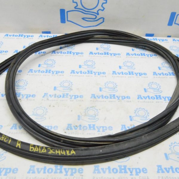 Уплотнитель (резина) двери багажника Honda CRV 07-11 74440-SXS-A01