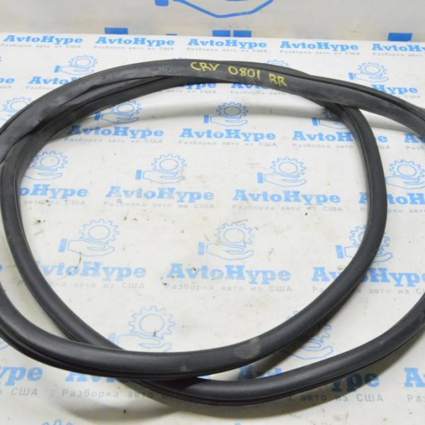 Уплотнитель дверного проема зад прав Honda CRV 07-11 черн 72815-SWA-A01ZA