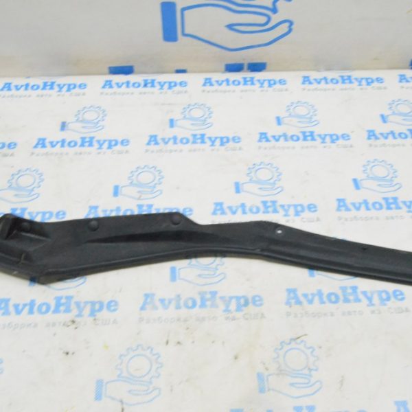 Уплотнитель капота передний правый Honda CRV 07-09 74146-SWA-A00