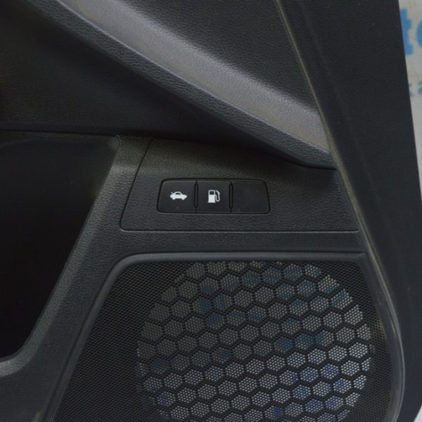 Кнопки открытия крышки багажника и лючка бензобака Honda Clarity 18-21 usa 35800-TRW-A21