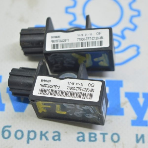 Датчик подушки безопасности передний левый Honda Clarity 18-21 usa 77930-TRT-C22 (01) 77930-TRT-C220-M4
