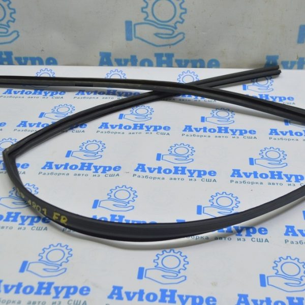 Уплотнитель стекла передний правый Honda Clarity 18-21 usa 72235-TRT-A01