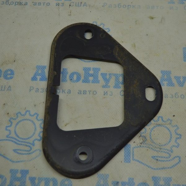 Пластина крепления заднего усилителя правая Jeep Compass 17- 65616834AA