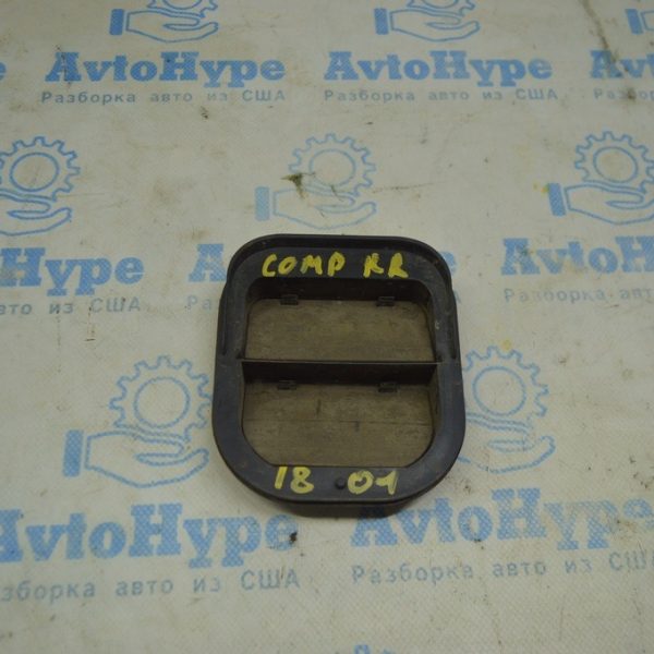 Щиток вентиляции правый Jeep Compass 17- 68245326AA