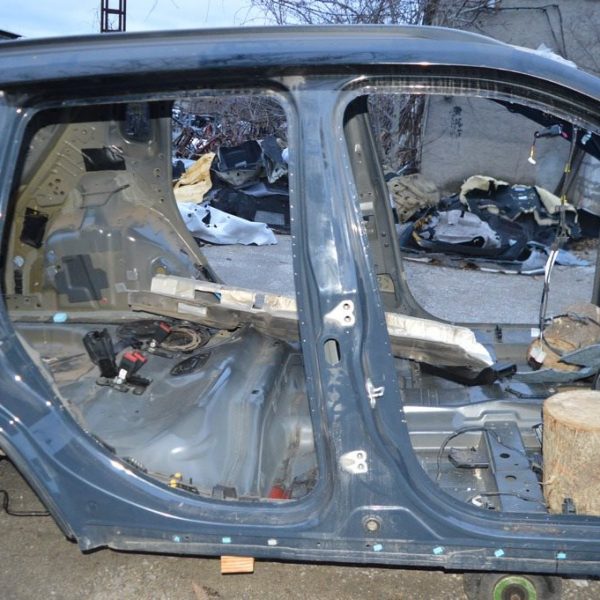 Стойка кузова центральная правая Jeep Compass 17- 68243932AB