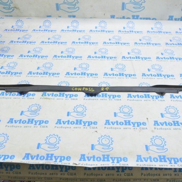 Уплотнитель двери багажника верх Jeep Compass 17- 68322742AB