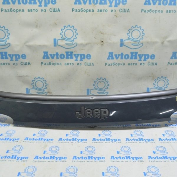 Накладка двери багажника Jeep Compass 17- под стеклом, серый молдинг 6TH76KXJAA
