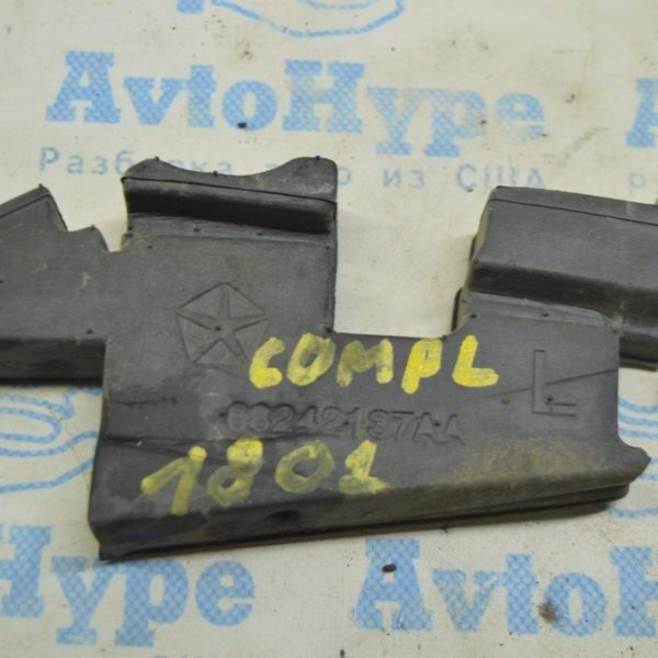 Уплотнитель крыла левый Jeep Compass 17- поролон 68242137AA