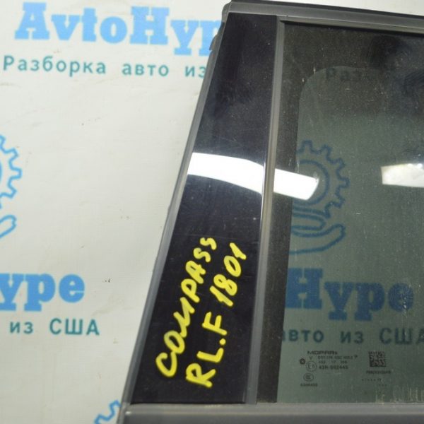 Накладка двери боковая задняя левая Jeep Compass 17- перед 68246271AC