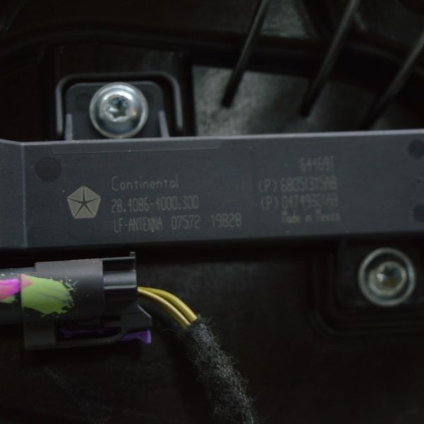 Keyless Passive Entry Antenna Jeep Compass 17- дверная (01) 68051315AB