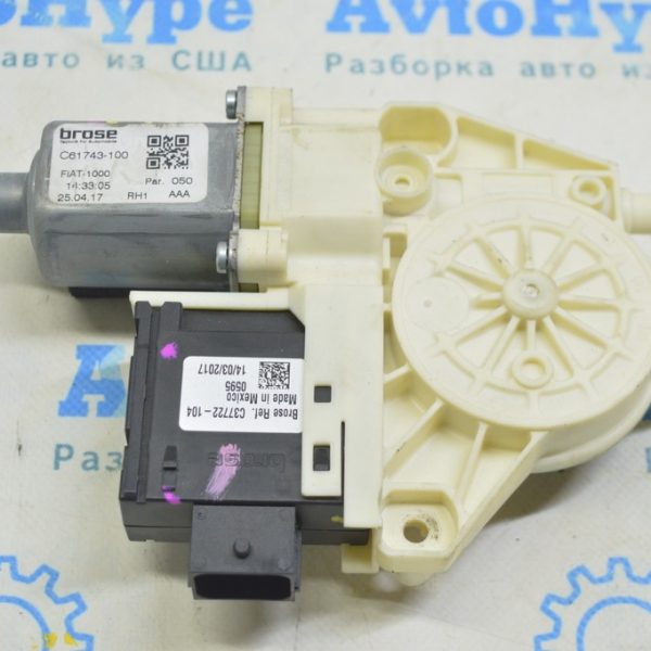 Мотор стеклоподъемника передний правый Jeep Compass 17- 68302550AC