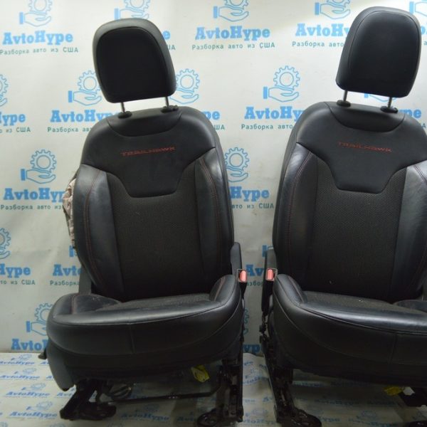 Пассажирское сидение Jeep Compass 17- механич, комбинир, кожа с красн строч, TRH, стрельнувшая 6GB50LT5AD