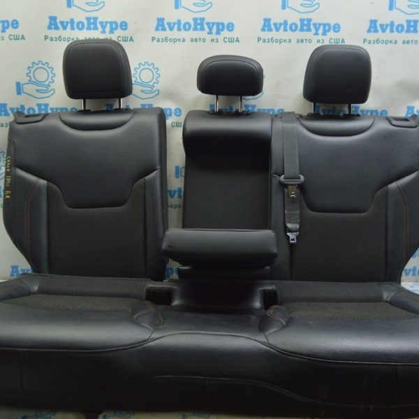 Задний ряд сидений 2 ряд Jeep Compass 17- комбинир, кожа+тряпка, черн, красн строч, TRH 6GA86LT5AB