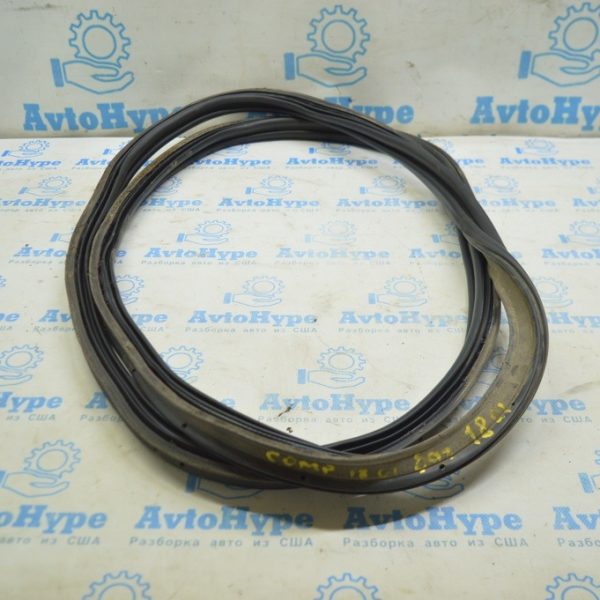Уплотнитель резина двери багажника Jeep Compass 17- 68339985AA