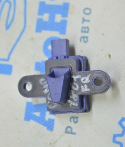 Датчик подушки безопасности дверь правый Jeep Compass 17- 68245077AA