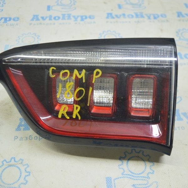 Фонарь внутренний крышка багажника правый Jeep Compass 17- галоген 55112836AB