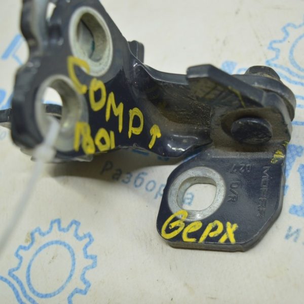 Петля двери верхняя задняя правая Jeep Compass 17- 68306524AA