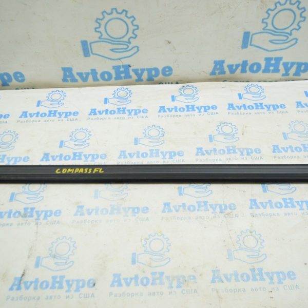 Уплотнитель стекла внутренний двери передней левой Jeep Compass 17- 68242113AA