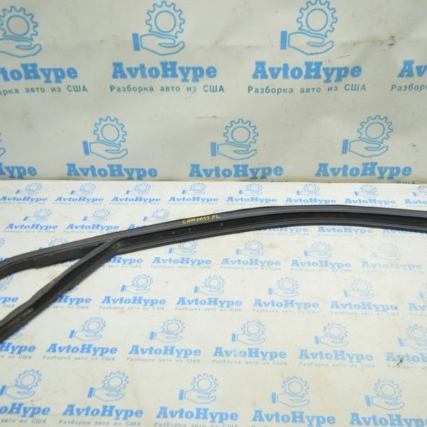 Молдинг двери верхний передней левой Jeep Compass 17- черный с уплотнителем стекла 68242109AE