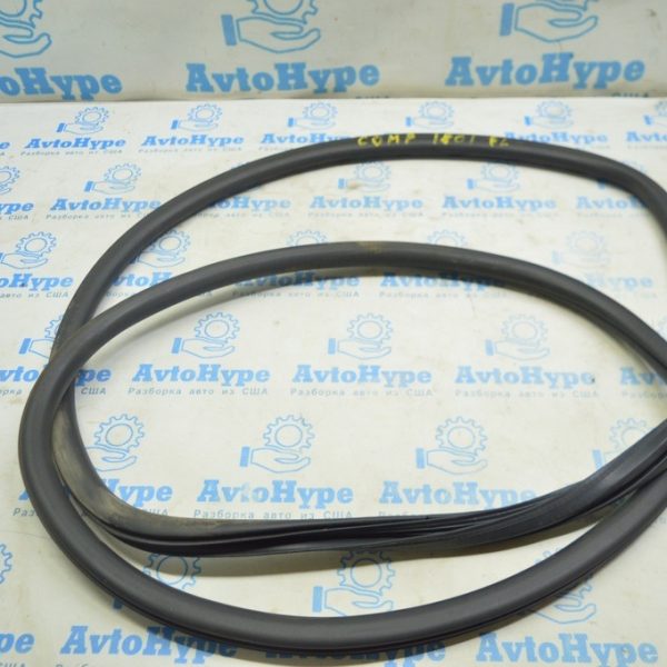 Уплотнитель дверного проема передний левый Jeep Compass 17- 68339990AA